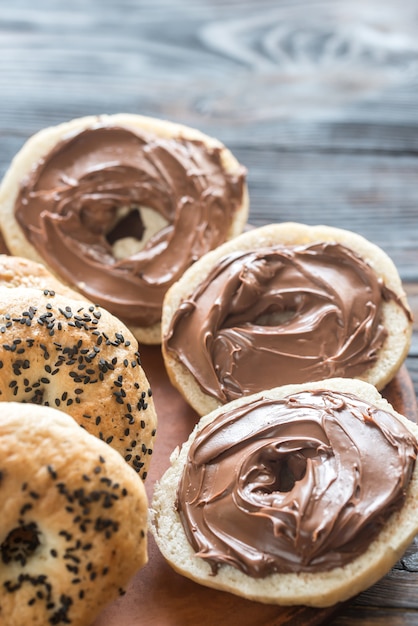 Bagel con crema de chocolate