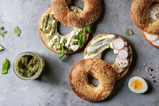 Bagels com cream cheese