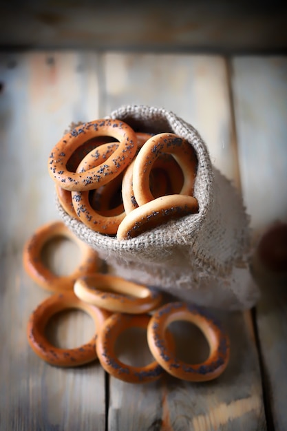 Bagels frescos com sementes de papoula.