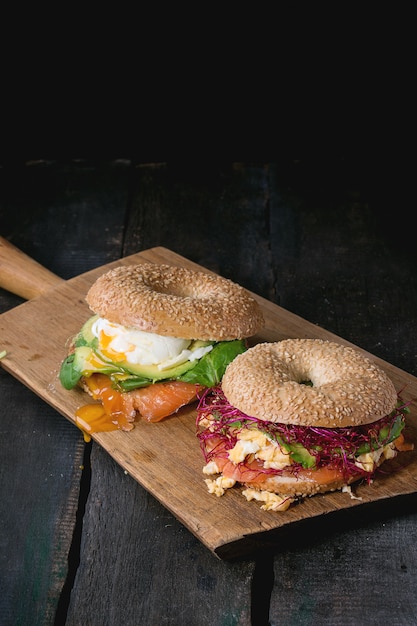 Bagels Con Salmón Y Huevo