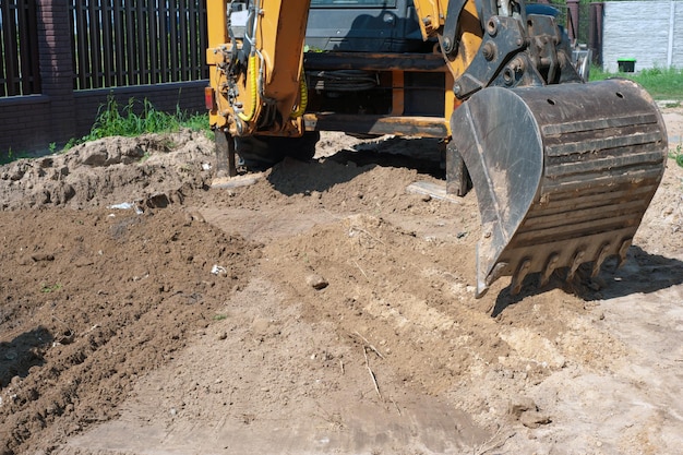 Baggerladermaschine auf Abrissbaustelle