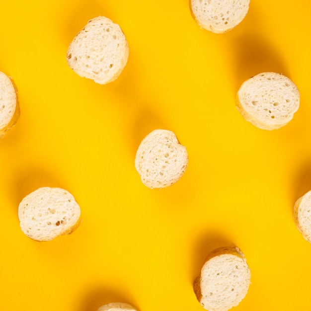 Baguete branco de pastelaria tradicional francesa em estilo moderno e minimalista