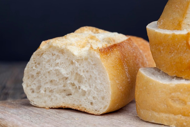 Foto baguete de pão de trigo, produtos de cereais, pão para cozinhar e nutrição