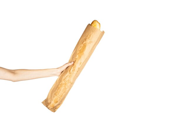 Baguette aus französischem Brot in der Hand isoliert auf weißem Hintergrund