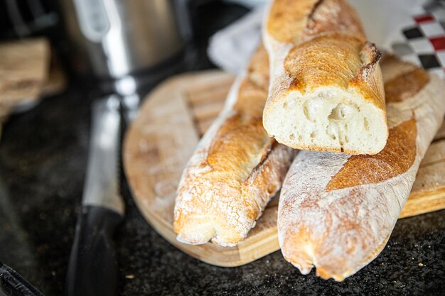 baguette brot französischer frischer snack gesunde mahlzeit essen auf dem tisch kopierraum lebensmittelhintergrund rustikal