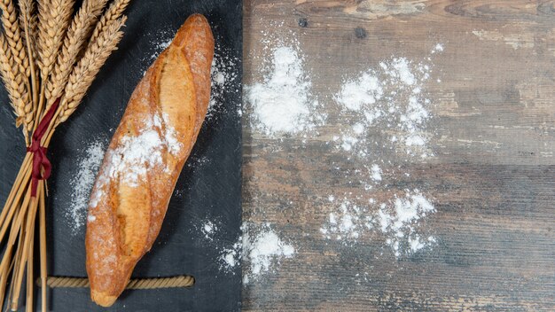 Baguette o pan francés y algunas espigas