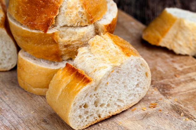 Foto baguette de pan de trigo, productos de cereales, pan para cocinar y nutrición.