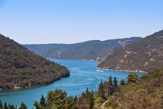 La bahía de Lim en el paisaje de Croacia