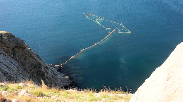 Bahía pasamontañas en Crimea