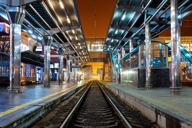 Bahnhof in der Nacht