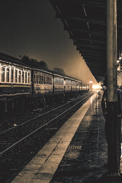 Bahnhof in der Nacht