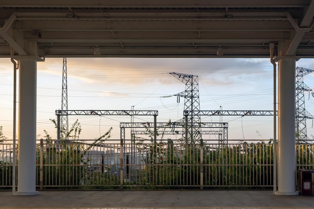 Bahnsteig Bahnschienenverkehr