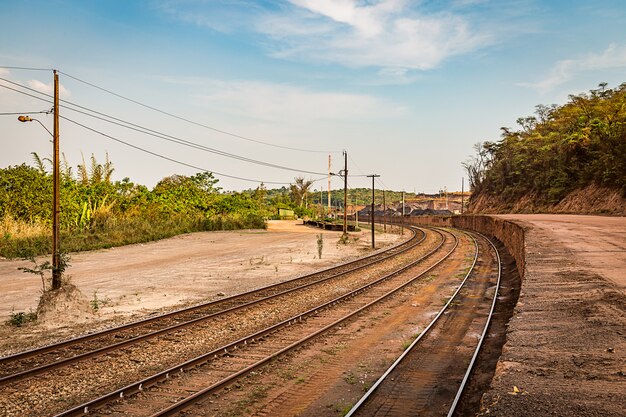 Bahnstrecke über die Berge. Minas Gerais, Brasilien.