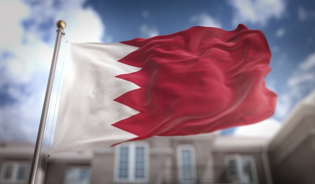 Bahrain-Flagge 3D-Rendering auf blauem Himmel Gebäude Hintergrund