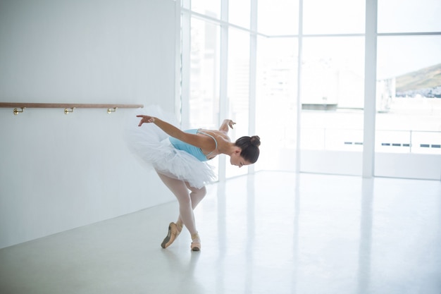 Bailarina practicando ballet