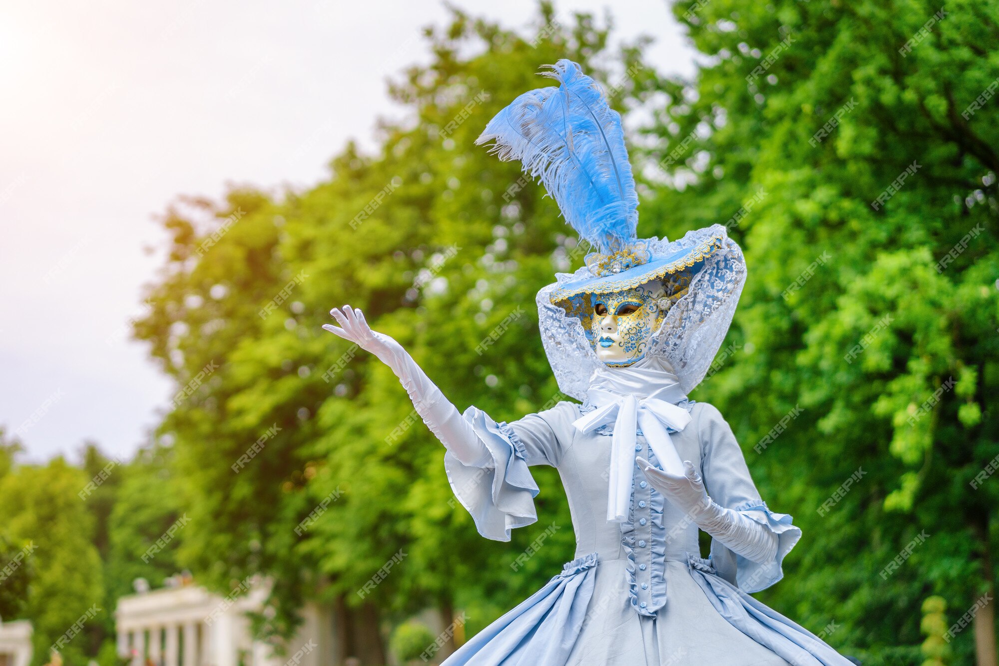 Baile de máscaras, una mujer con un hermoso vestido y máscara veneciana | Foto Premium Baile de máscaras, una mujer con un hermoso vestido y máscara veneciana | Foto Premium