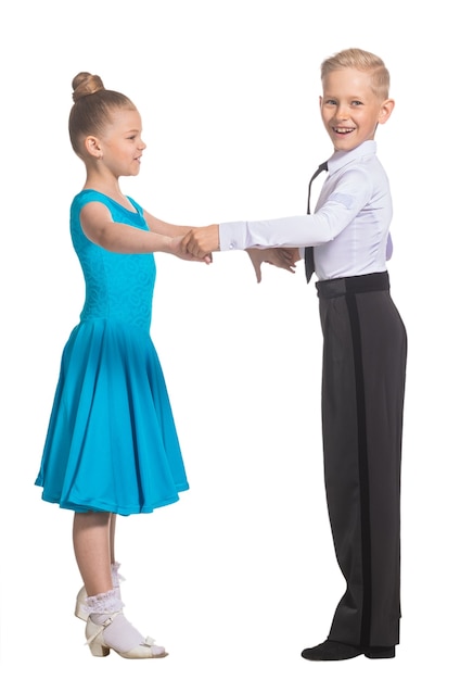 Baile de salón deportivo Pareja de bailarines niño y niña en trajes para bailes de salón Aislar