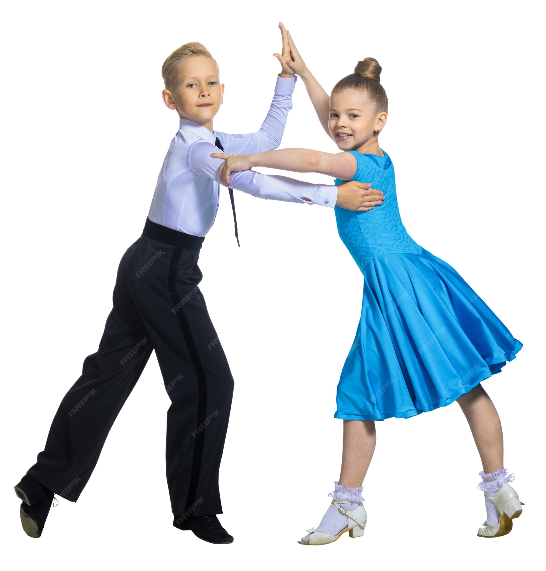 Baile de salón deportivo pareja de bailarines niño y niña en trajes para  bailes de salón aislar | Foto Premium