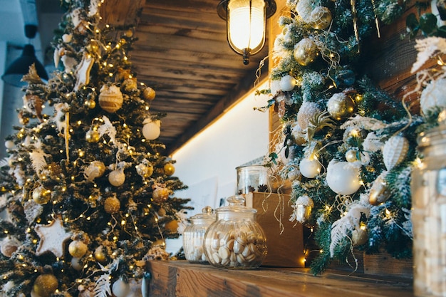 Baiser im Glas als Teil des weihnachtlichen Interieurs