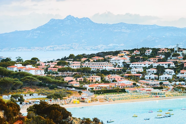 Baja Sardinia im Mittelmeer an der Costa Smeralda in Sardinien in Italien