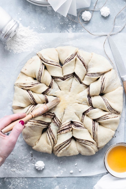 Baker preparando un pan de semillas de amapola