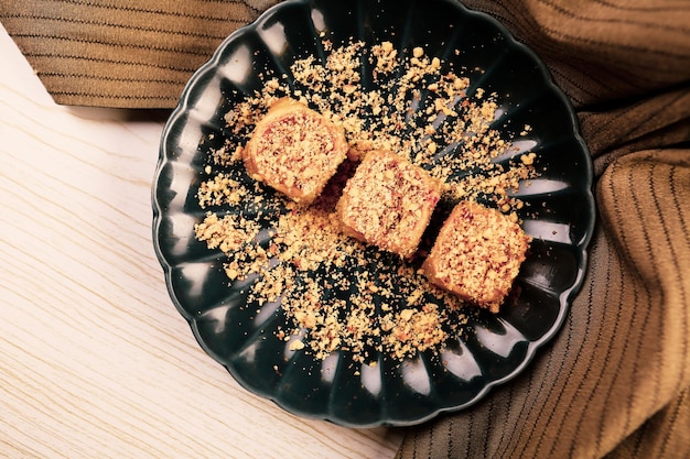 Baklava de sobremesa turca tradicional com nozes de caju Baklava caseiro com nozes e mel