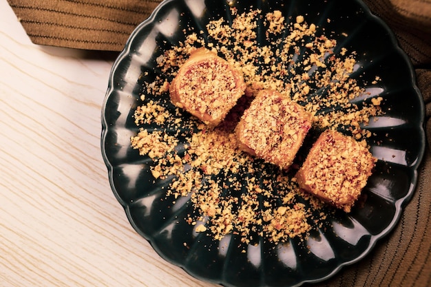 Baklava de sobremesa turca tradicional com nozes de caju baklava caseiro com nozes e mel