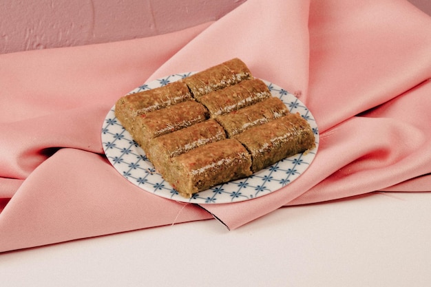 Baklava de sobremesa turca tradicional com nozes de caju Baklava caseiro com nozes e mel