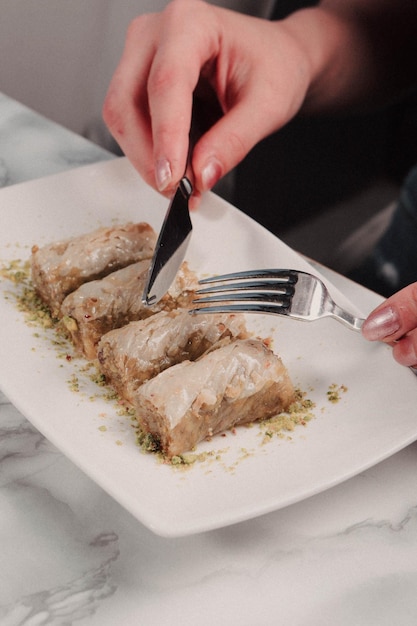 Baklava de sobremesa turca tradicional com nozes de caju Baklava caseiro com nozes e mel