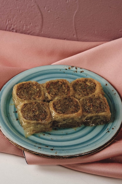 Baklava de sobremesa turca tradicional com nozes de caju Baklava caseiro com nozes e mel