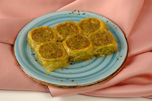 Baklava de sobremesa turca tradicional com nozes de caju Baklava caseiro com nozes e mel