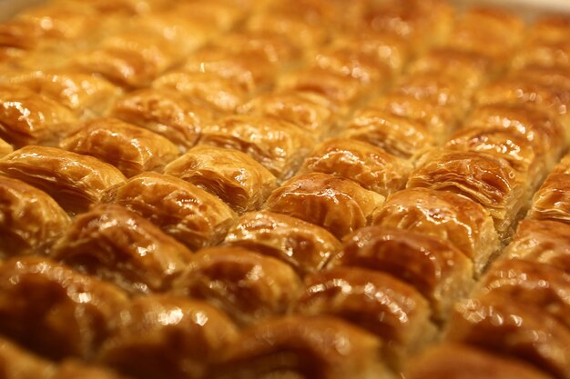 Baklava de sobremesa turca tradicional com nozes de caju Baklava caseiro com nozes e mel