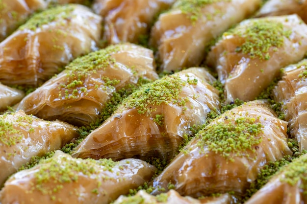 Baklava Sabores Tradicionais do Oriente Médio O nome local de Baklava é kaymakli sobiyet Fechar