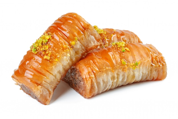 Baklava turco da sobremesa de Ramadan isolado no branco