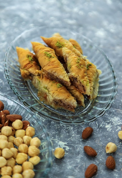 Baklava turco en un plato Enfoque selectivo Alimentos