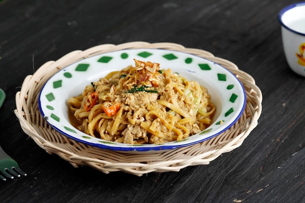 Bakmie Jawa Nyemek oder Mie Nyemek javanische Nudelsuppe Beliebt aus Yogyakarta Indonesien