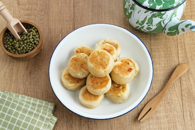 Bakpia, Bakpia Pathok é um alimento típico de Yogjakarta feito de uma mistura de feijão verde, farinha, açúcar