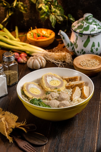 Foto bakso o baso es una albóndiga de indonesia