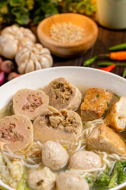 Foto bakso o baso es una albóndiga de indonesia