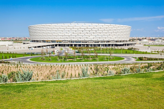 Baku, azerbaijão - 15 de setembro de 2016: o estádio nacional de baku é um estádio projetado para atender aos padrões internacionais para estádios estabelecidos pela uefa, fifa e iaaf. localizado em baku, azerbaijão.