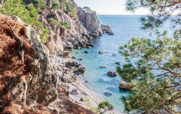 Foto balaklava küste und sogenannter inzhir (feigenfrucht) wildstrand auf der krim