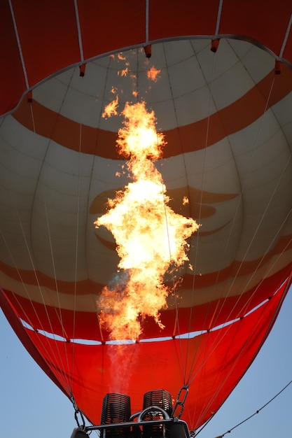 Balão de ar quente sendo inflado