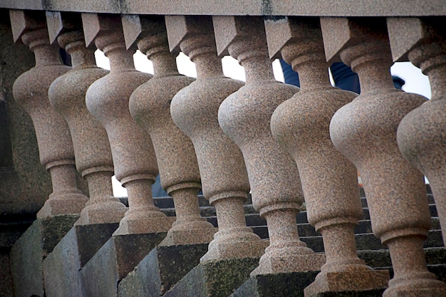 Balaustrada de pedra semicircular do balcão da arquitetura e dos detalhes