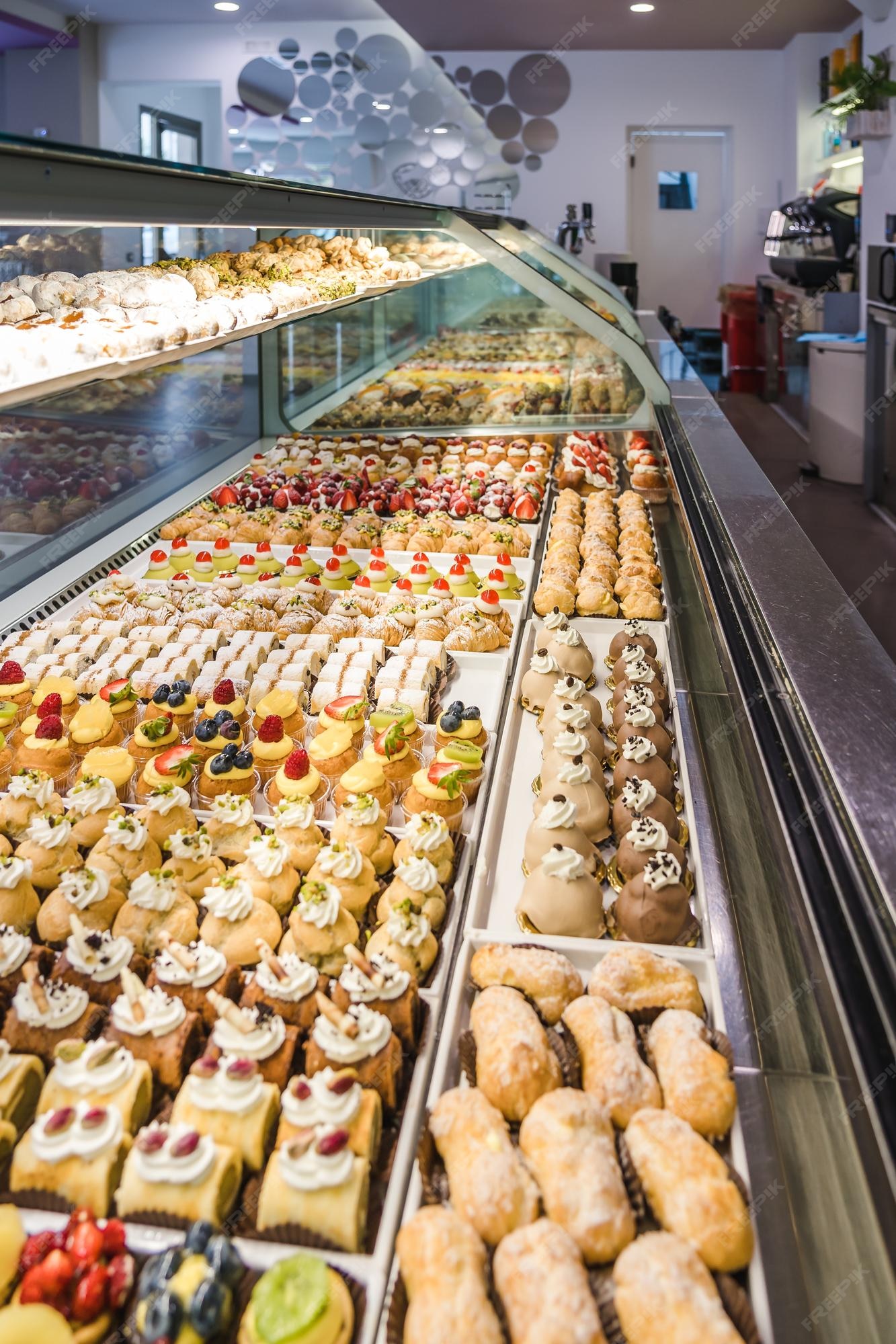 Balcão de padaria italiana pastelaria tradicional siciliana produtos  frescos e saborosos