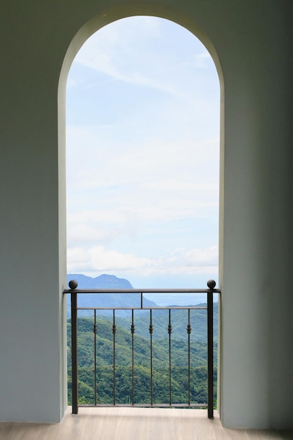 Balcón con vista a la montaña