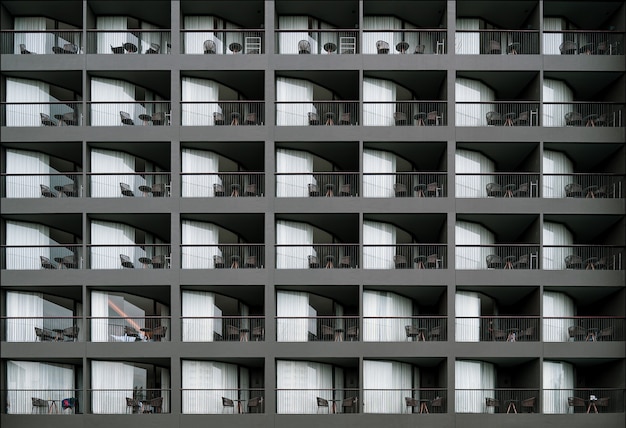 Balcones vacíos del resort de lujo en tailandia