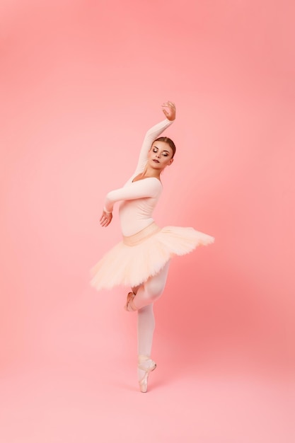 Foto balé feminino dançando no estúdio