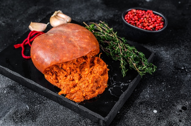 Balearic Sobrassada Wurst aus gemahlenem Schweinefleisch, Paprika und Gewürzen