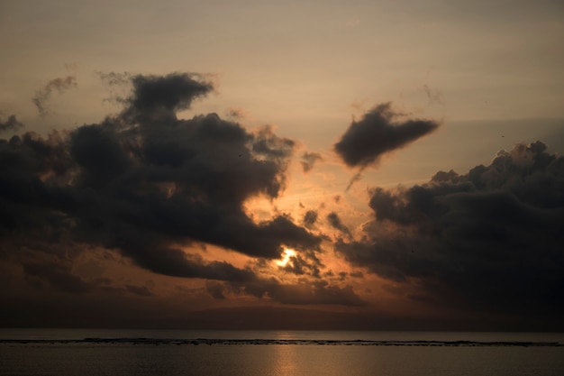 Bali-Insel-Sommerferien-Sonnenuntergangsonnenaufgang