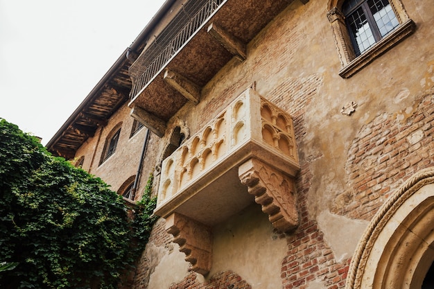 Foto balkon von julias haus in verona, italien.